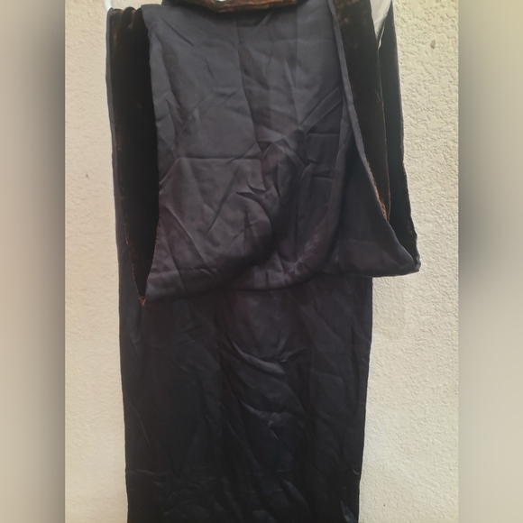 RED FISH DESIGN HAND PAINTED VELVET SCARF NWT Shoe pattern - Picture 6 of 8